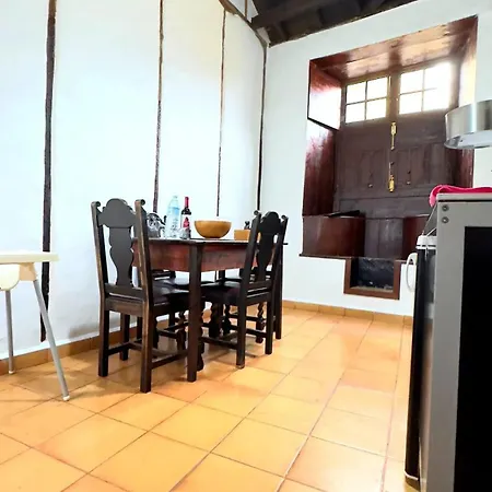 Elegant In The Heart Of Garachico 100 Sqm Parking Available Apartment